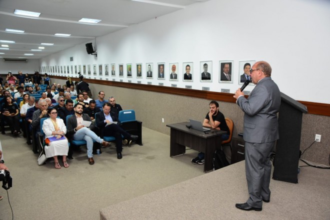 Professor Leovigildo fez apresentação do estudo (Foto: CDL)