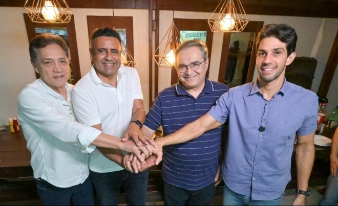 Ex-prefeito Faustinho, Babá Pereira, Álvaro Dias e o prefeito Joãozinho Furtado; apoio (Foto: Assessoria)