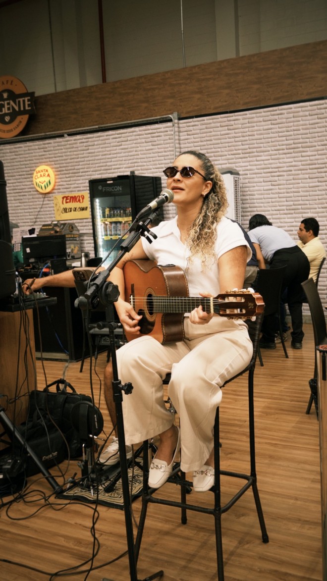 Gaby Viegas foi atração musical da reinauguração (Foto: Divulgação)